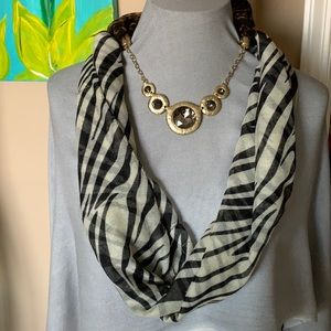 Women’s scarf